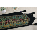 Camino de mesa bohemio bordado con bordes negros